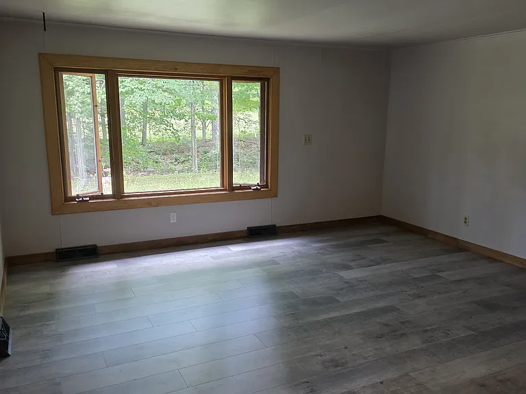 Spacious living room