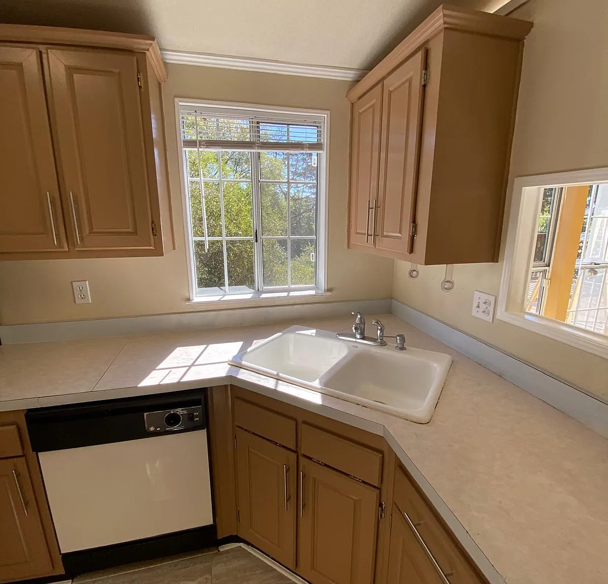 3 bed, 2249 sqft, $4,200 — Photo 4