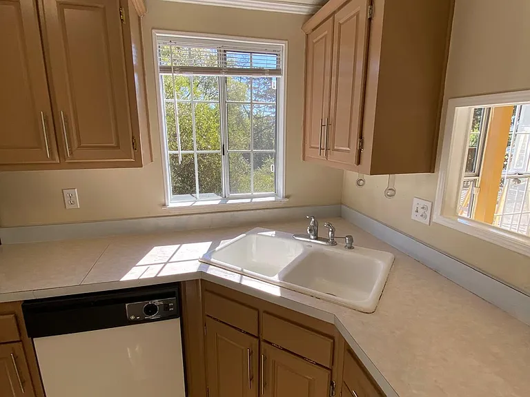 23 McCormick Rd — Photo 4