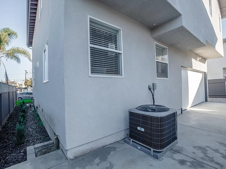 3913 Brighton Ave — Photo 44