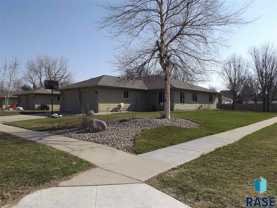 1st image of 206 S Emmett Trl