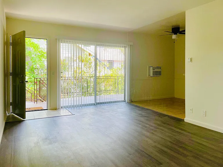 405 N Marengo Ave #11 — Photo 6