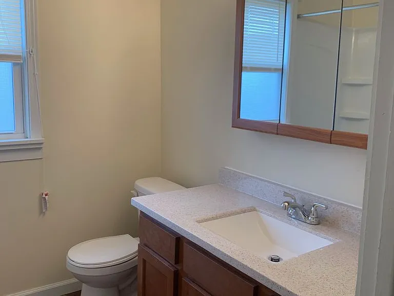 135 E Broadway Ave — Photo 2