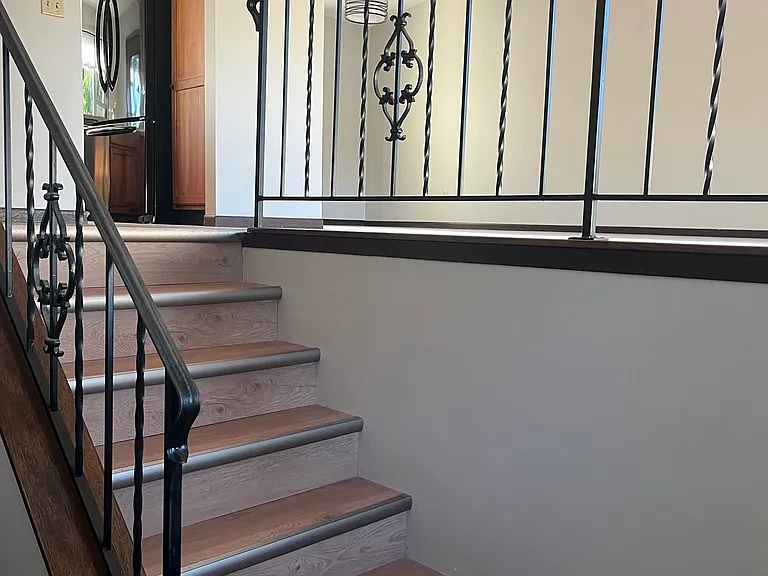 3885 Tam O Shanter Dr N — Photo 2