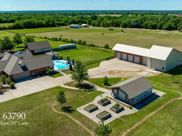 63790 E 297th Ln, Grove, OK 74344