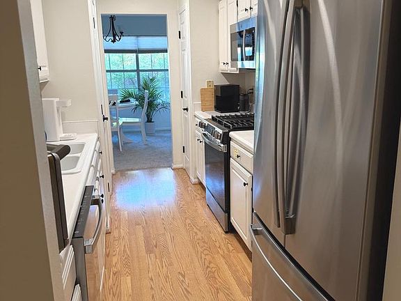 3rd image of 296 Canterbury Rd APT I