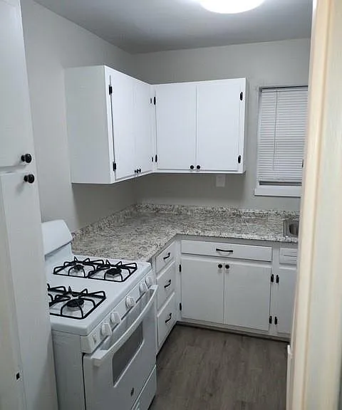 320 S Broadway #P1 — Photo 2