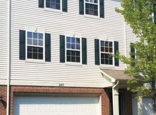 245 Evergreen Cir, Gilberts, IL 60136