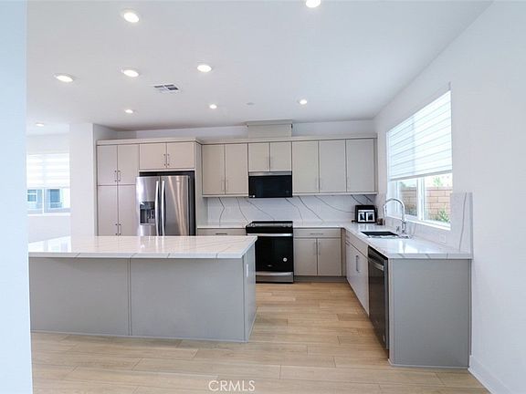 5th image of 681 S Lyon St