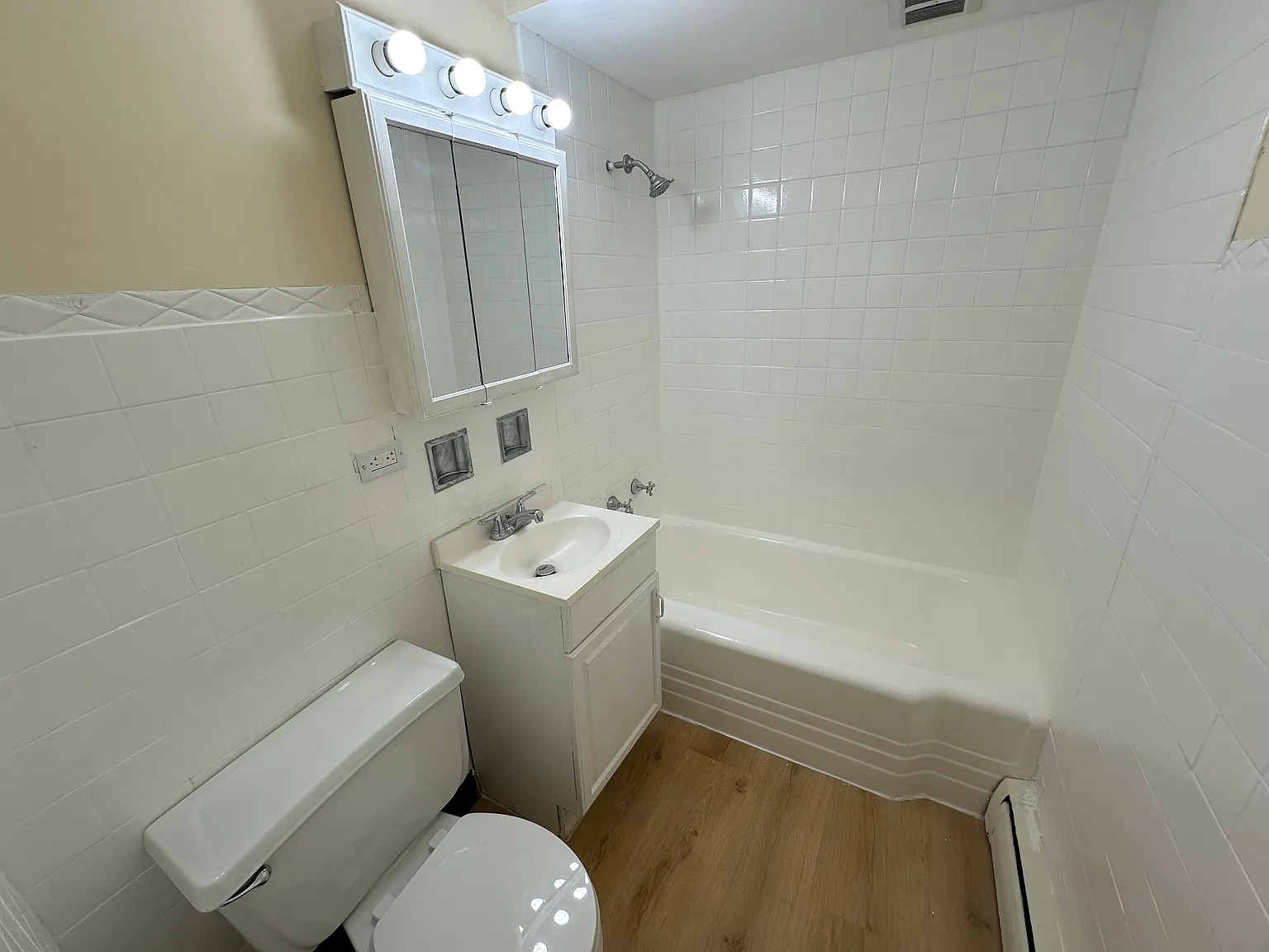 1 bed, 1000 sqft, $1,100 — Photo 2