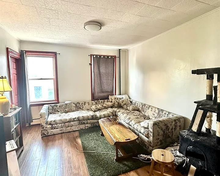 340 N 2nd St #2 — Photo 4