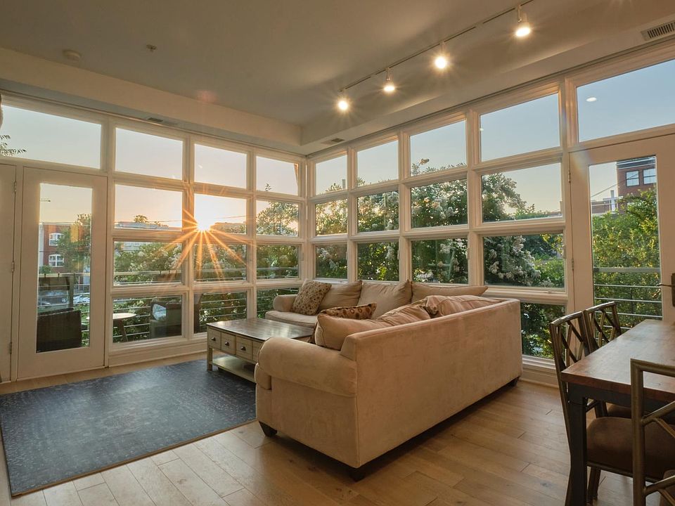 Stunning floor to ceiling windows.