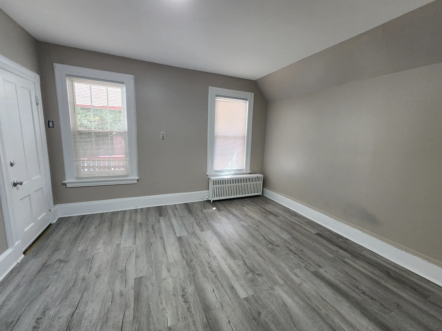 2 bed, 970 sqft, $1,650 — Photo 2