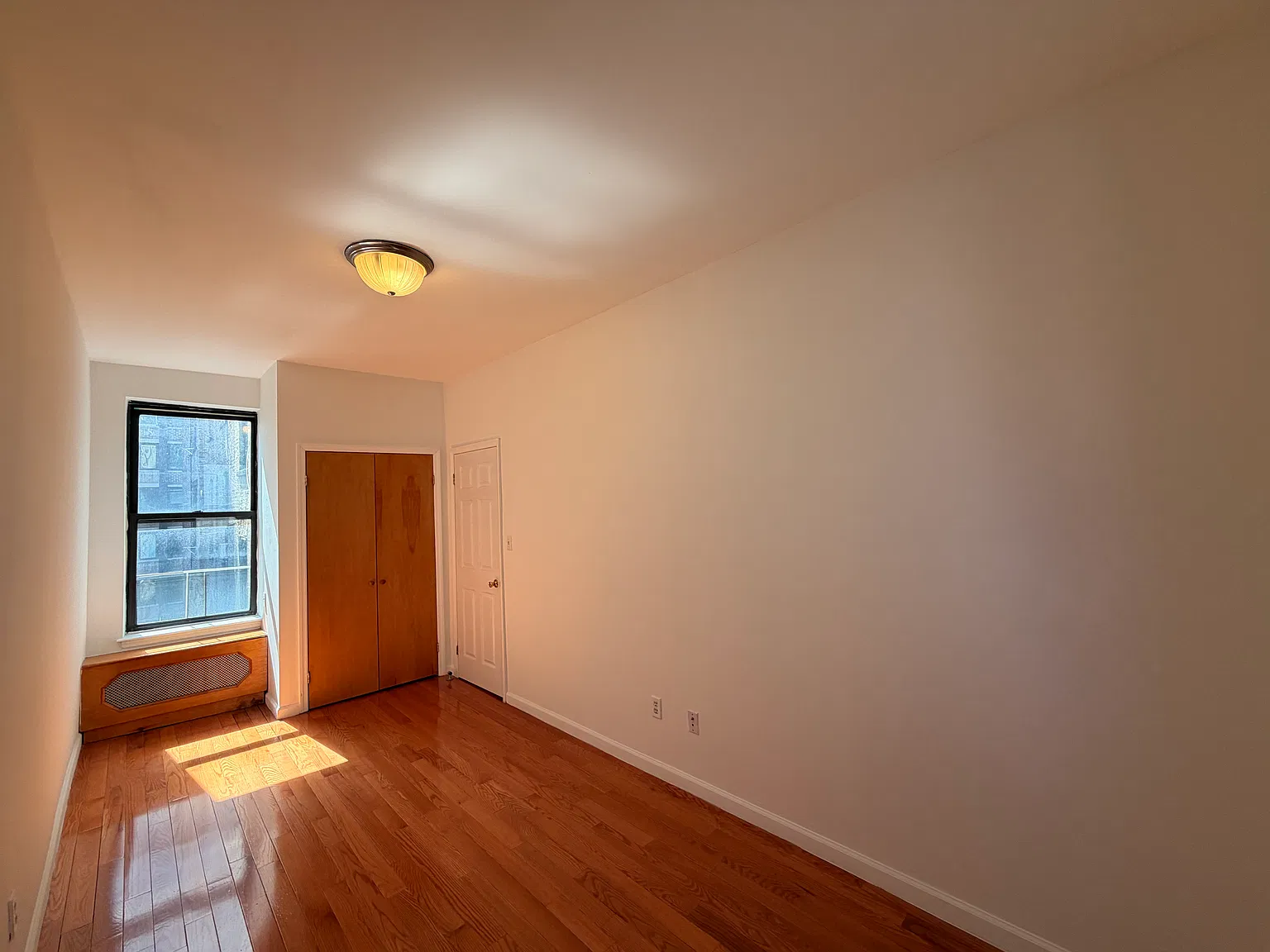 342 East 15th Street — Photo 4