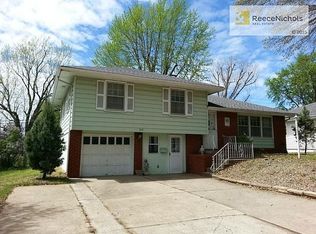 214 SW Pinnell Dr, Lees Summit, MO 64081