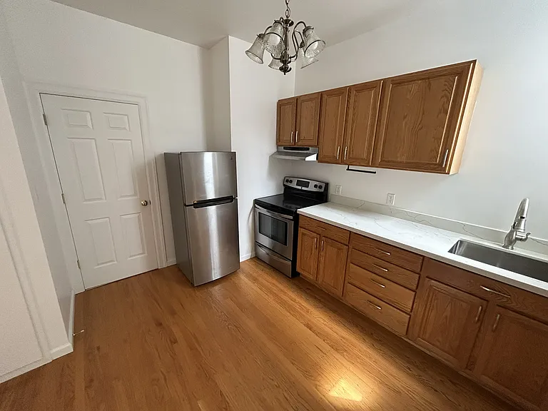 307 Frederick St — Photo 9