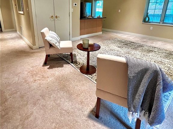 5th image of 655 Superior Ave APT 104