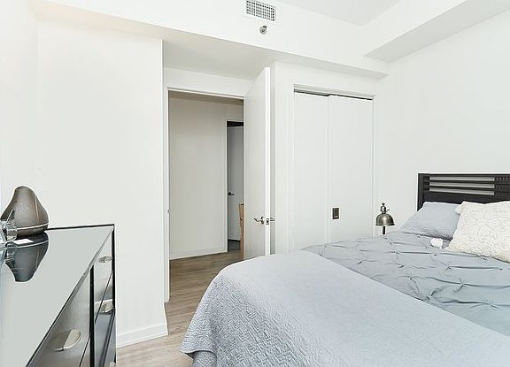 2nd image of 7 Dutch St #403