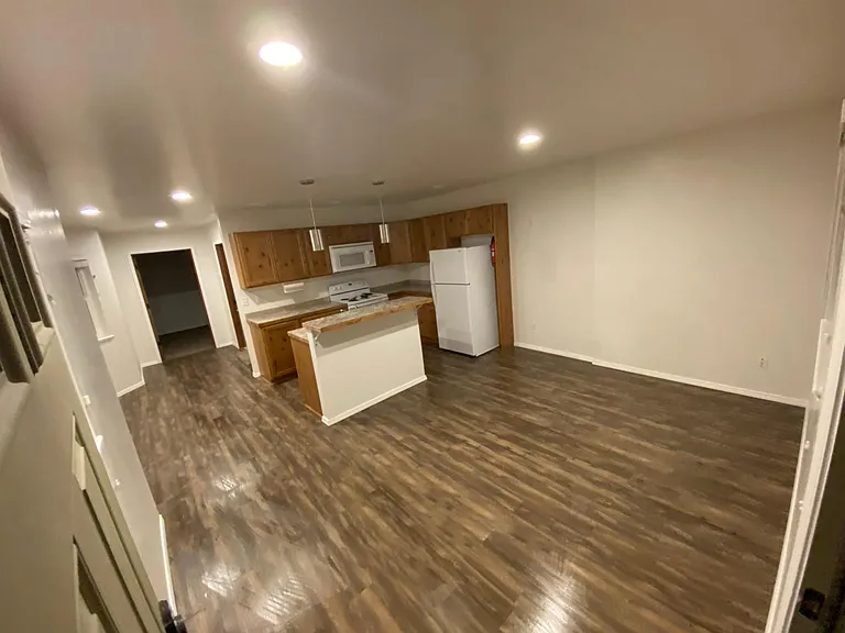 504 Thomsen Ave #504 — Photo 4