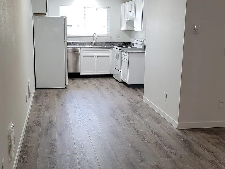 21800 SE Alder Dr #3 — Photo 2
