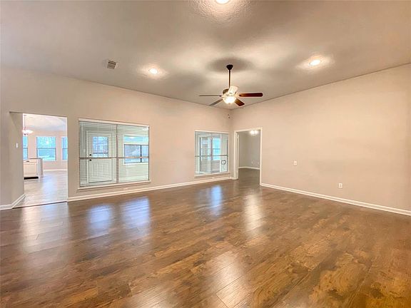 2nd image of 614 E Larkspur Cir