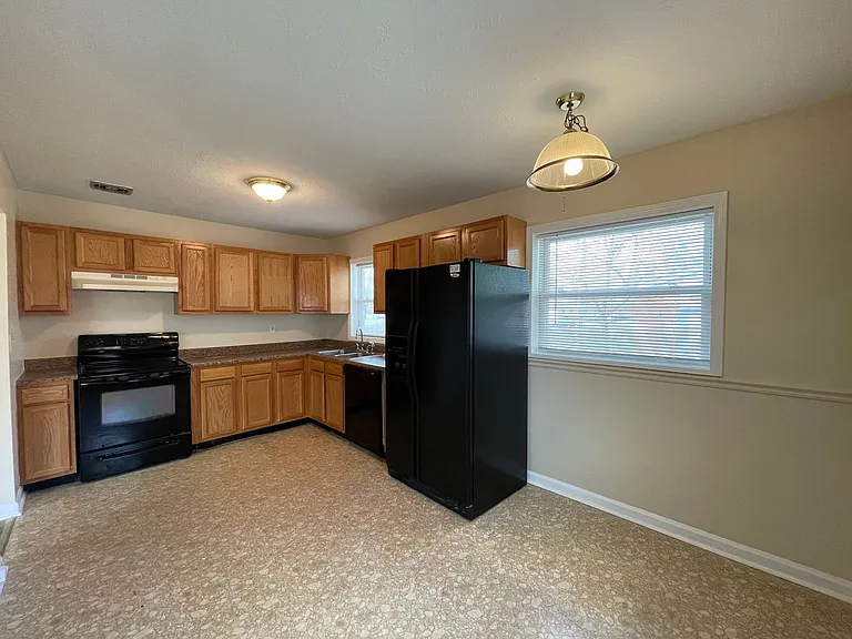 305 Harvard Dr — Photo 7