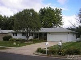 4300 S Glenview Rd, Sioux Falls, SD 57103