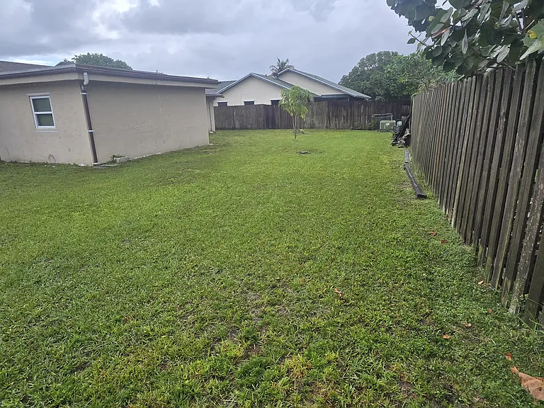 4941 Marbella Rd N — Photo 5