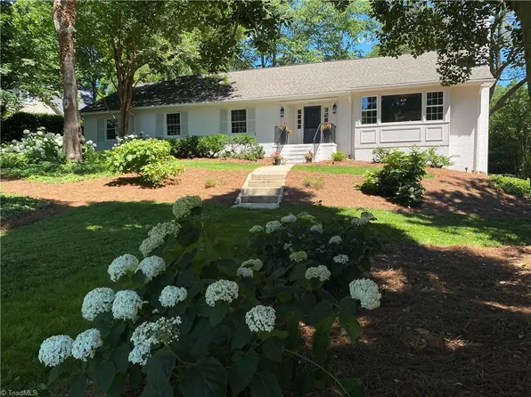 3600 Starmount Dr, Greensboro, NC 27403