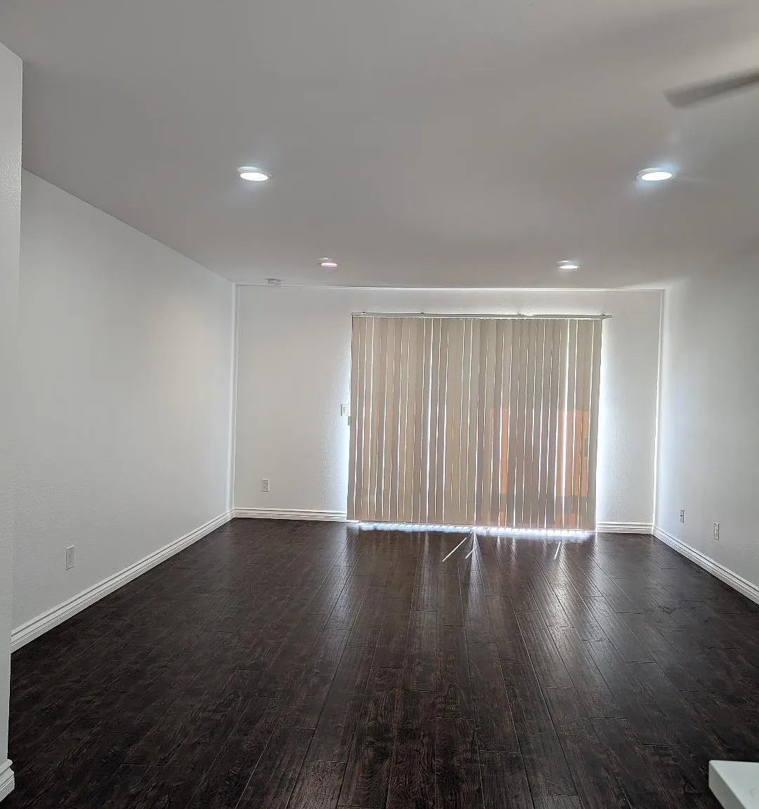2 bed, 900 sqft, $2,600 — Photo 1