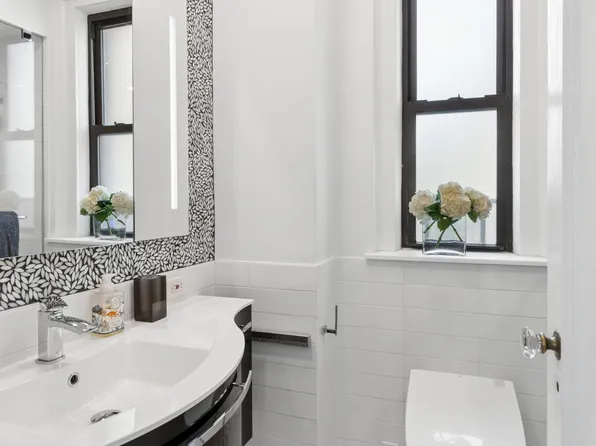 340 Riverside Drive image 8 of 12