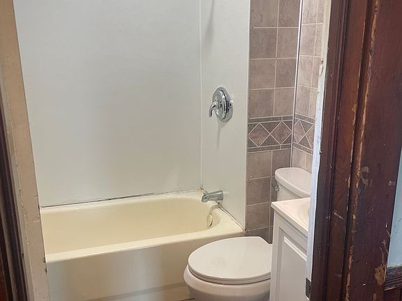 4th image of 3414 W 44th St #Up
