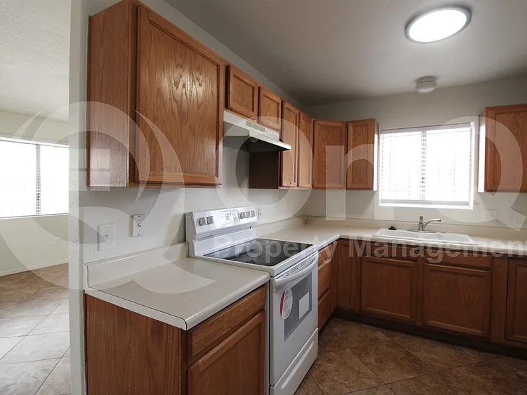 144 W Lincoln Ave — Photo 3