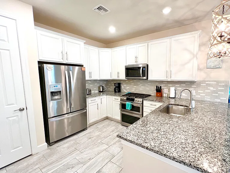 7662 Jacaranda Ln — Photo 6