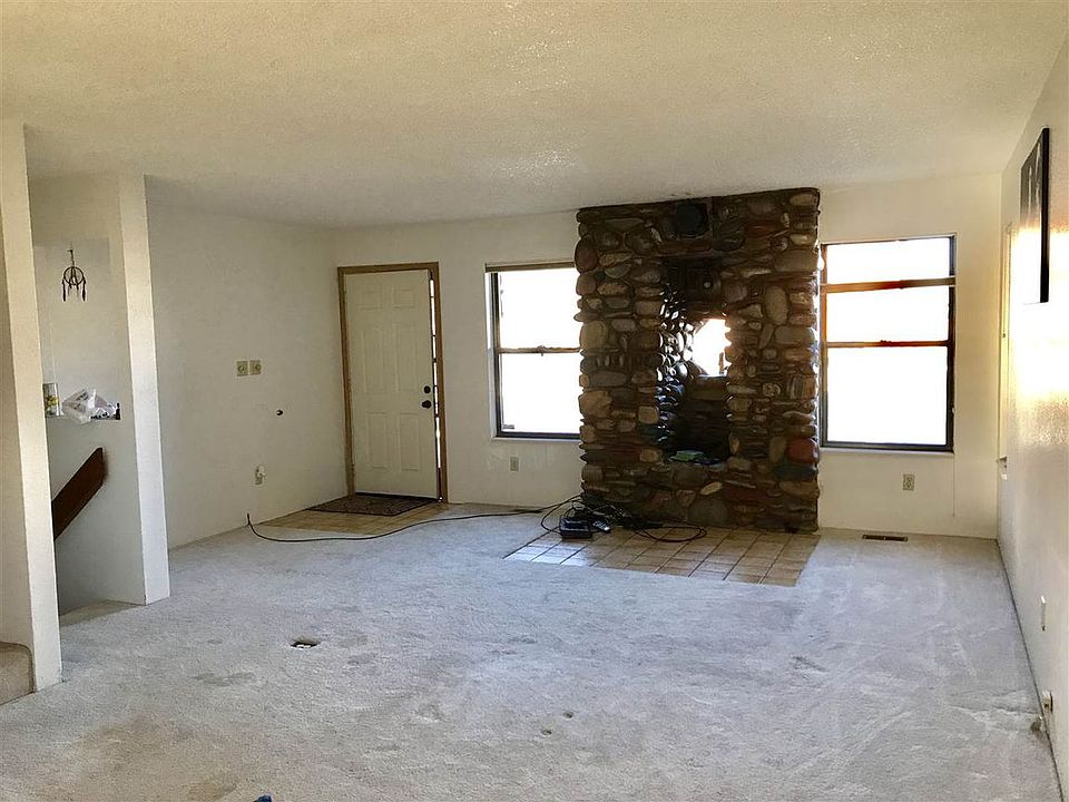 2nd image of 676 Ladore St
