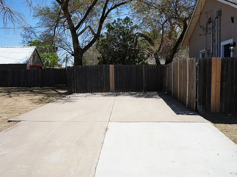 2324 20th St — Photo 9