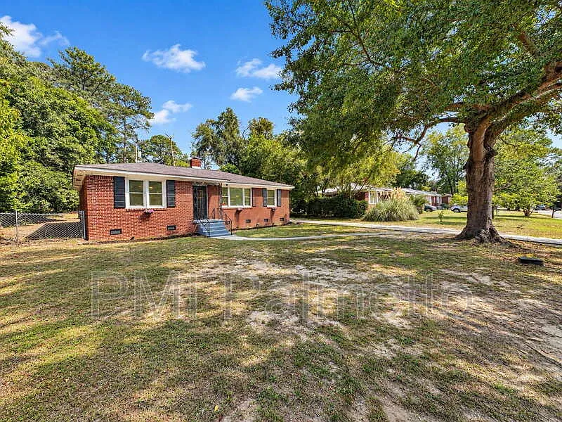 3 bed, 1.5 bath, 1321 sqft, $1,785 — Photo 3