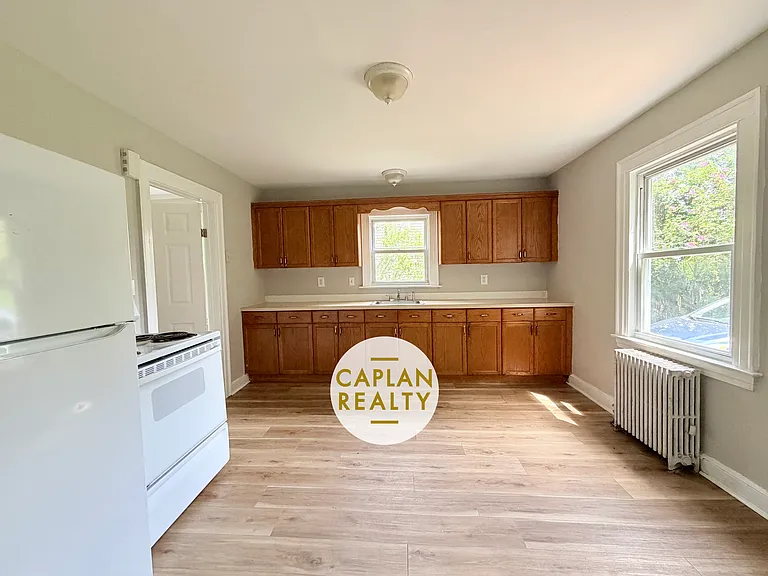 685 Newhall St — Photo 5