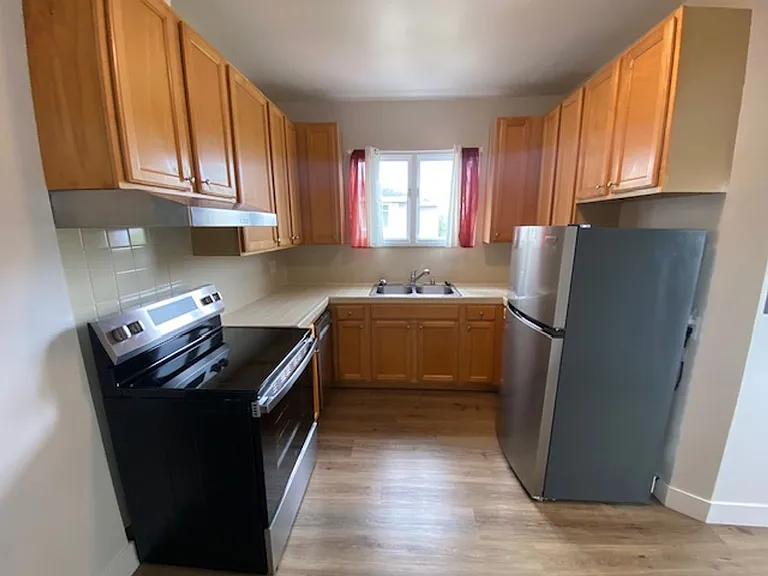 542 Pine Ave — Photo 4