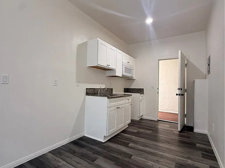 2001 Cedar Ave #13 — Photo 2