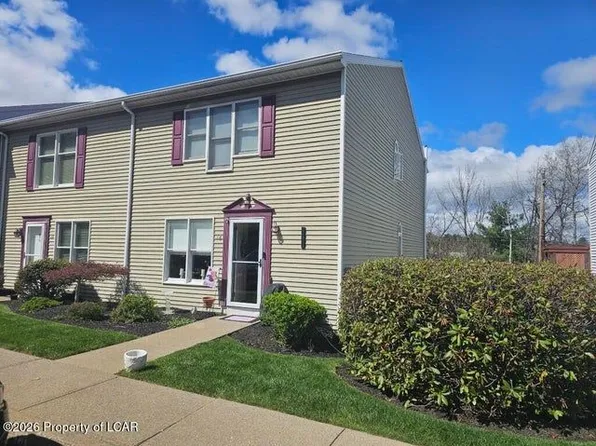 12 Richard Dr, Dallas, PA 18612