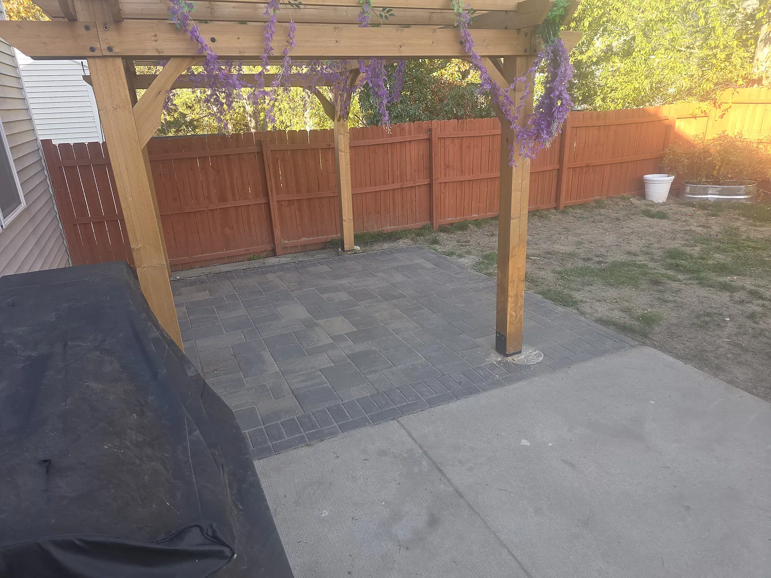 4 bed, 2.5 bath, 2600 sqft, $2,650 — Photo 2