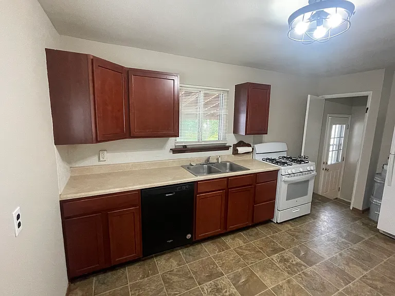 2250 Grants Pkwy — Photo 3
