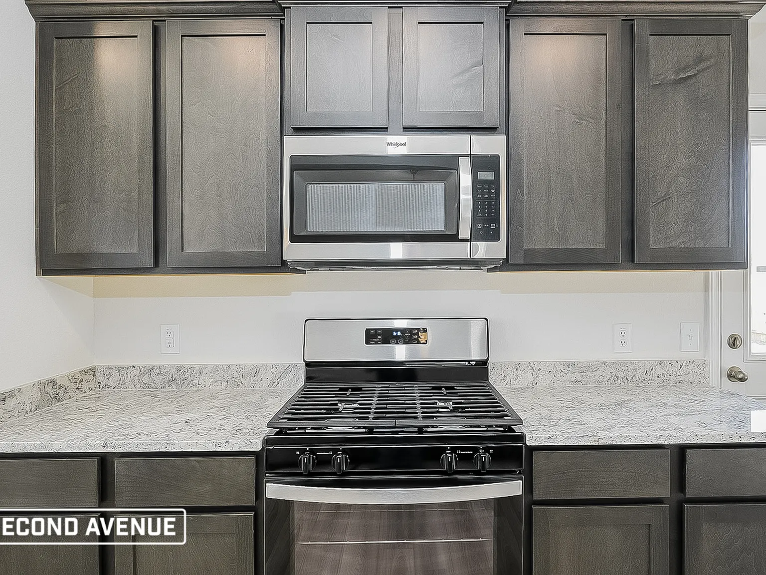 4 bed, 2.0 bath, 1961 sqft, $2,350 — Photo 2