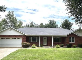304 Largo Dr, Belleville, IL 62221