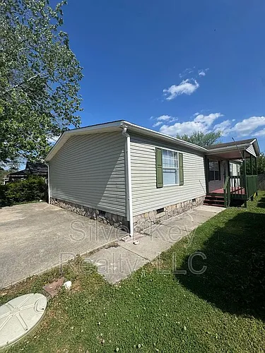 1005 Moore St Photo 1