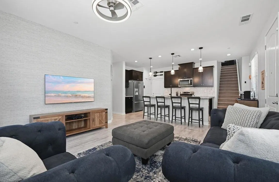 4 bed, 1826 sqft, $1,500 — Photo 2