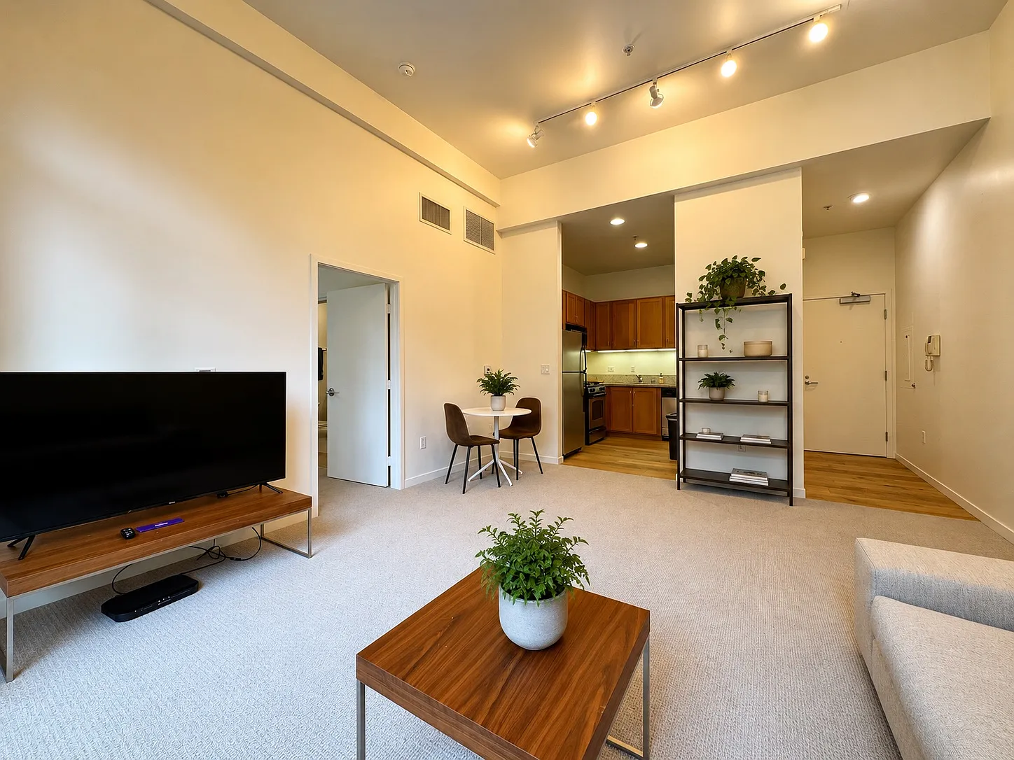 1 bed, 701 sqft, $2,995 — Photo 2
