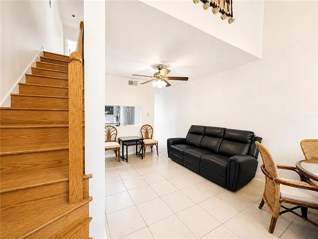 3 bed, 2.0 bath, 1030 sqft, $1,950 — Photo 3