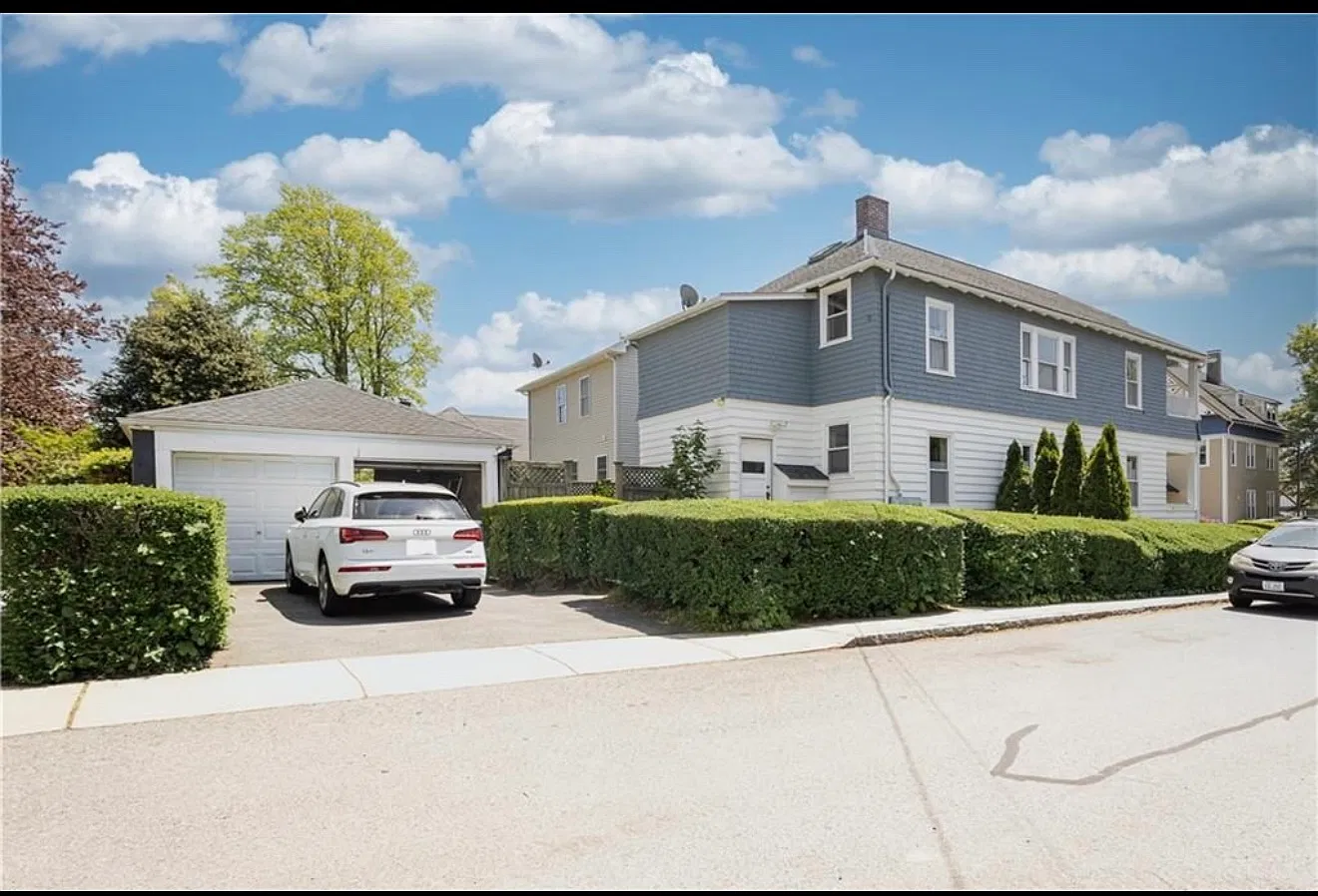 Bedlow Ave, Newport — Photo 1